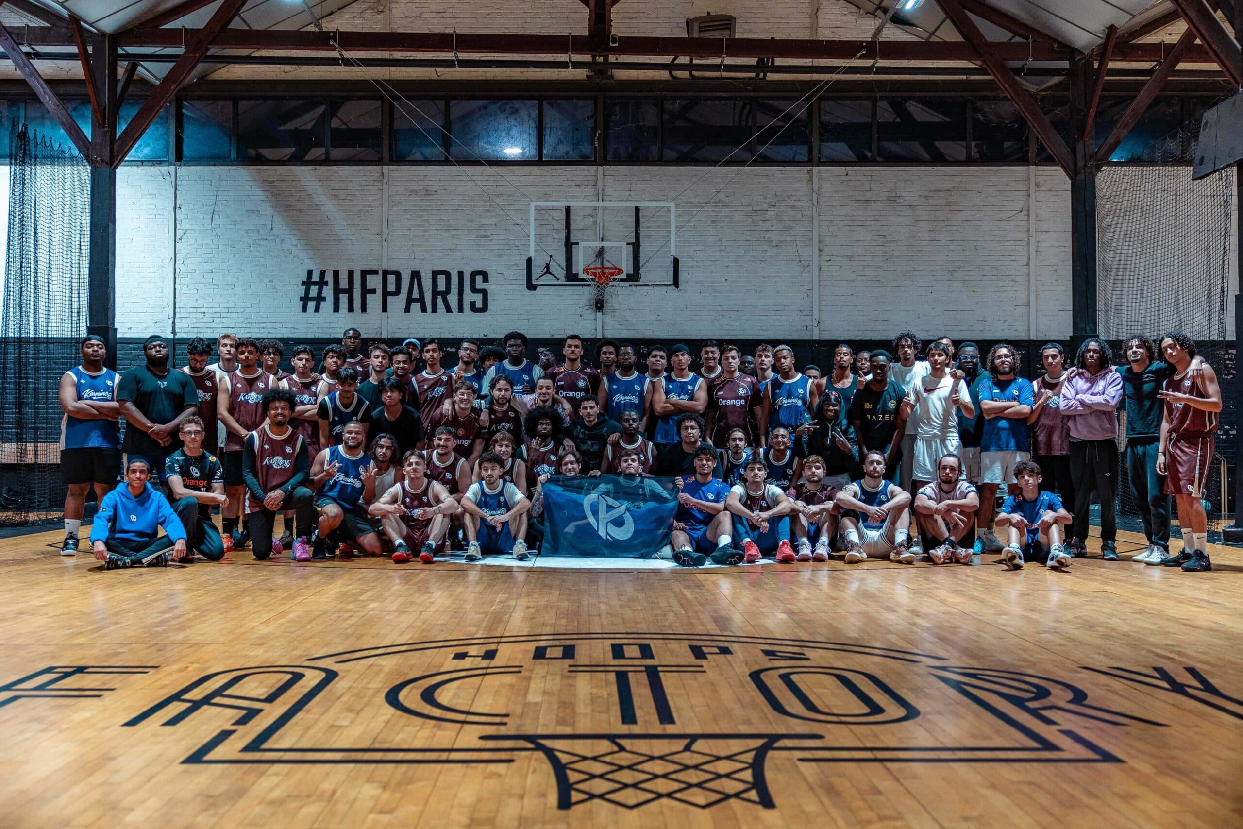 Photo de groupe des participants du KC Air Ball sur le terrain